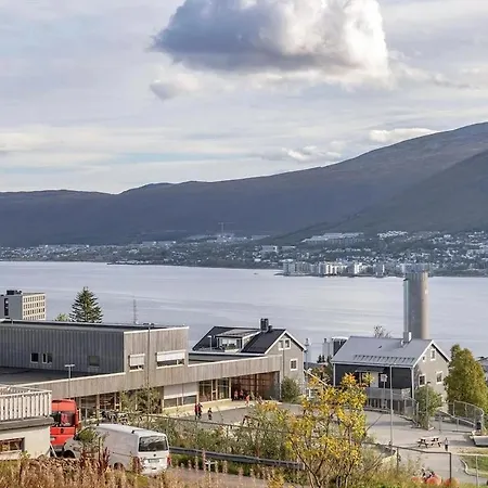 Centrally Located Spacious 2br With View شقة ترومسو