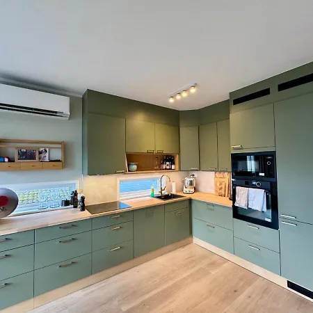 Centrally Located Spacious 2br With View