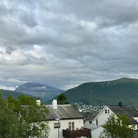 Διαμέρισμα Centrally Located Spacious 2br With View *