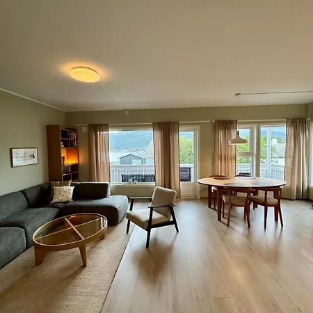 Centrally Located Spacious 2br With View شقة ترومسو