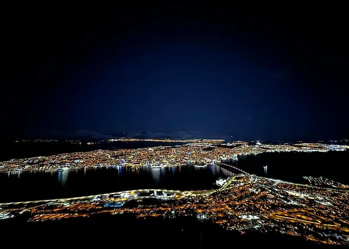 Διαμέρισμα Centrally Located Spacious 2br With View Τρόμσο