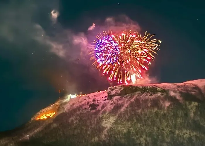 Centrally Located Spacious 2br With View Διαμέρισμα