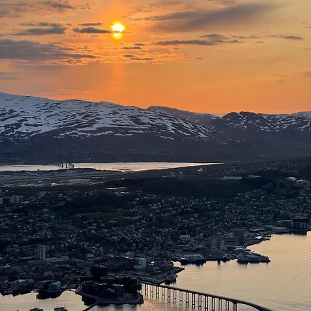 Apartamento Centrally Located Spacious 2br With View Tromsø