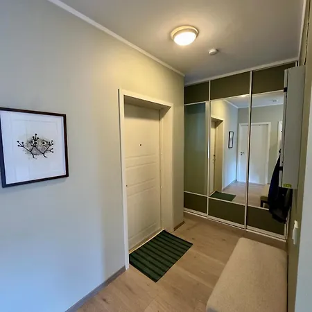 Centrally Located Spacious 2br With View Lägenhet *